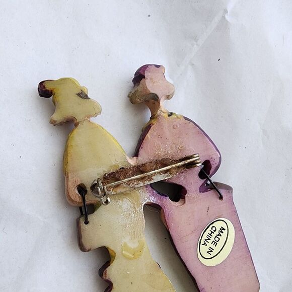 Sandy Gervais Vintage Resin - Pieces From My Heart - Best Friends Brooch. - Picture 5 of 5